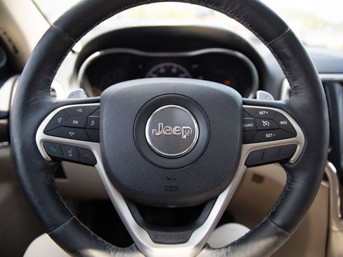 Used 2017 Jeep Grand Cherokee Limited AWD/4WD image 10