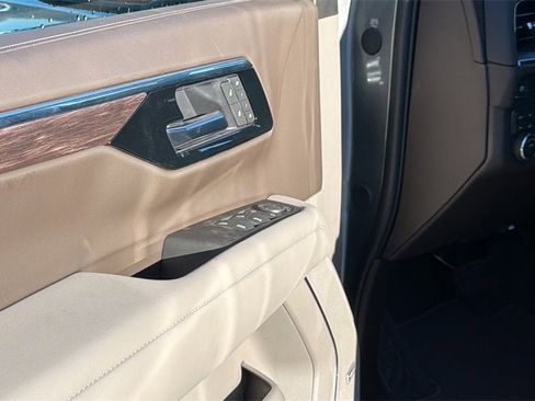 New 2026 Chevrolet Suburban LT image 11