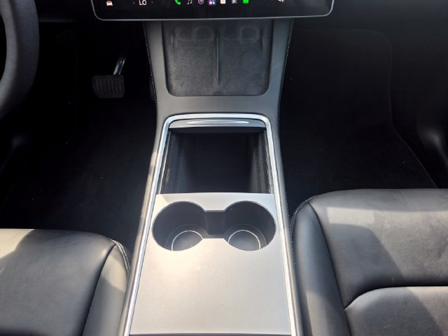 Used 2024 Tesla Model Y 2WD image 27