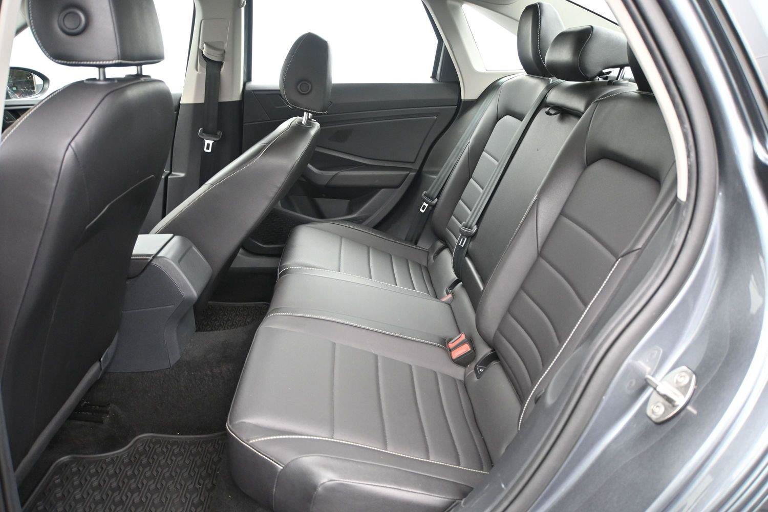 Certified 2023 Volkswagen Jetta SE FWD image 9