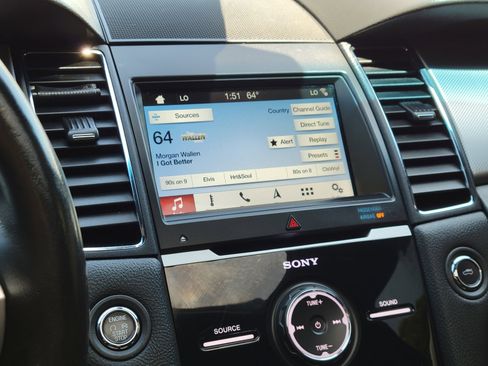 Used 2018 Ford Taurus SHO AWD/4WD image 18
