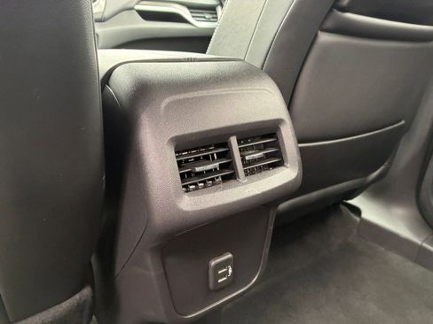 Used 2024 GMC Terrain SLT AWD/4WD image 25