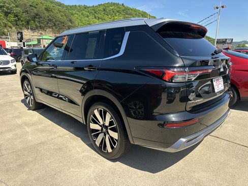 Used 2025 Mitsubishi Outlander AWD image 5