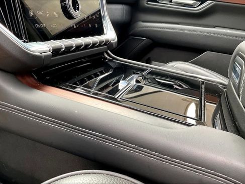 Used 2025 GMC Yukon XL Denali image 16