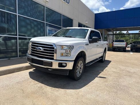 Used 2017 Ford F150 XLT w/ Equipment Group 302A Luxury AWD/4WD image 4