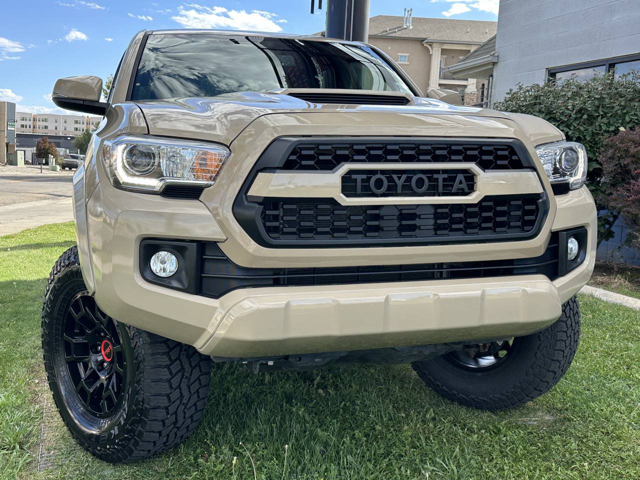 Used 2016 Toyota Tacoma TRD Sport AWD/4WD image 4