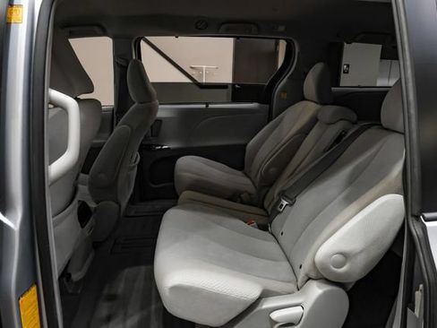 Used 2012 Toyota Sienna LE FWD image 40