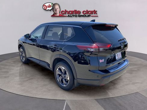 Used 2024 Nissan Rogue SV image 4