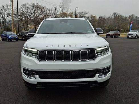 Used 2024 Jeep Wagoneer 4WD w/ Convenience Group I image 5