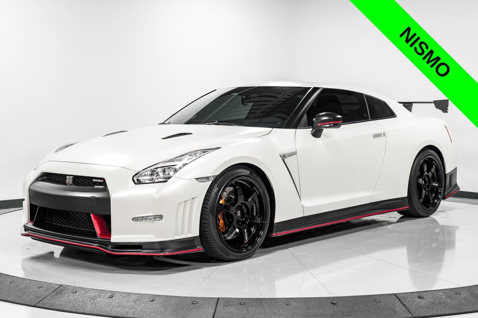 Used 2016 Nissan GT-R NISMO AWD/4WD image 9