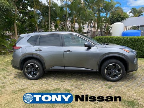 Used 2025 Nissan Rogue SV FWD image 8