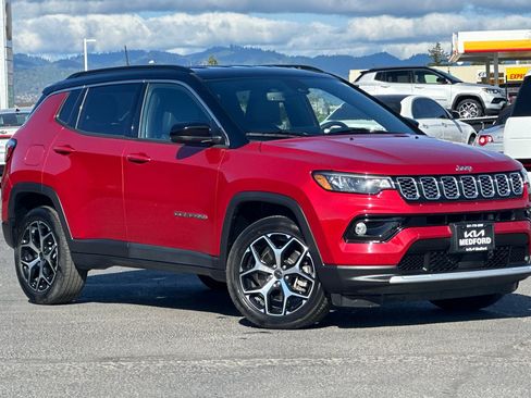 Used 2025 Jeep Compass Limited AWD/4WD image 2