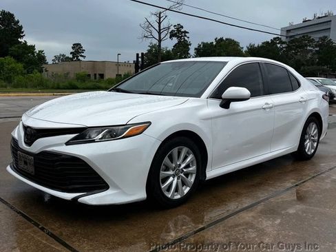 Used 2020 Toyota Camry LE FWD image 12
