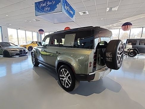 Used 2022 Land Rover Defender 110 SE image 4