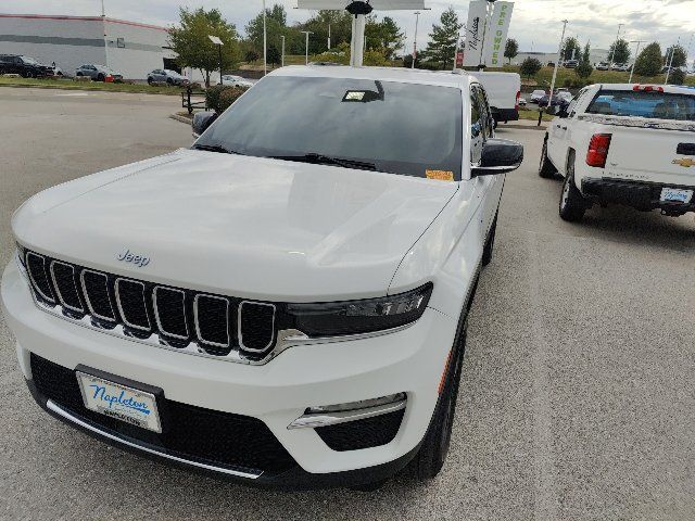 Used 2023 Jeep Grand Cherokee 4WD 4xe image 31