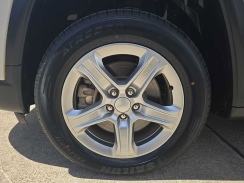 Used 2023 Jeep Compass Latitude AWD/4WD image 19