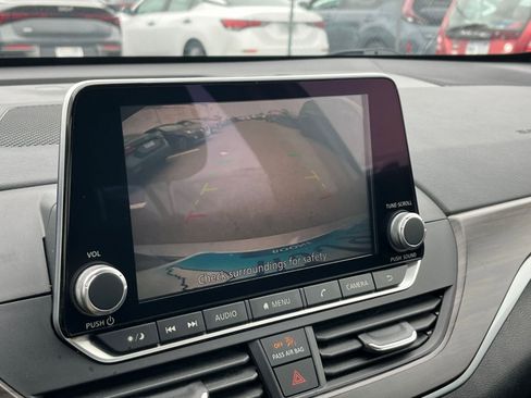 Used 2025 Nissan Altima 2.5 SV image 24