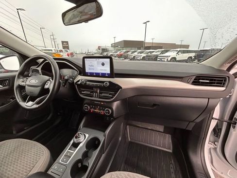 Used 2021 Ford Escape SE w/ SE Sport Appearance Package image 31