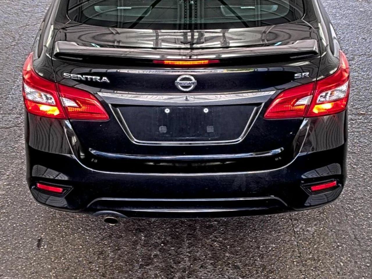 Used 2019 Nissan Sentra SR w/ Premium Package (SR) FWD image 12