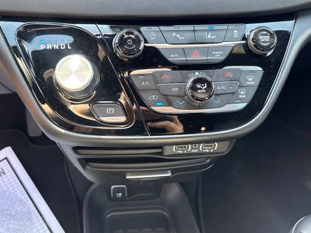 Used 2025 Chrysler Pacifica Select FWD image 16