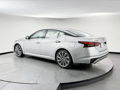 Used 2023 Nissan Altima 2.5 SL FWD image 3