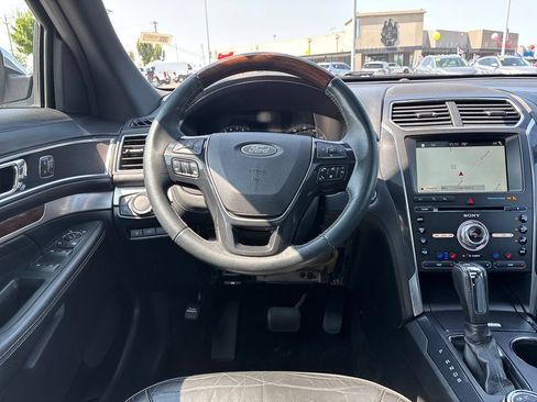 Used 2018 Ford Explorer Platinum AWD/4WD image 37