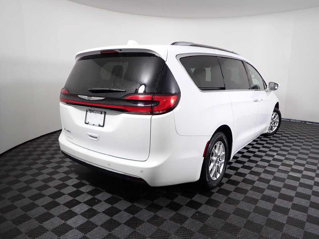 Used 2021 Chrysler Pacifica Touring-L FWD image 15