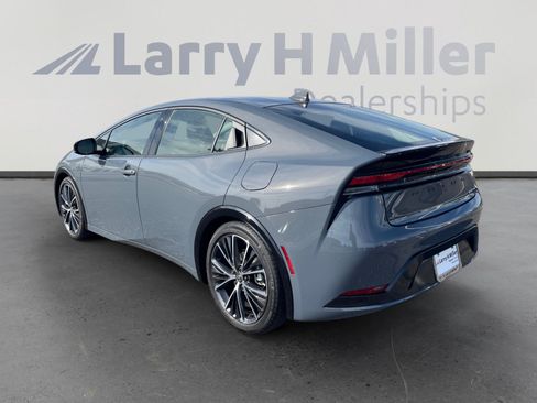 Certified 2025 Toyota Prius XLE image 3