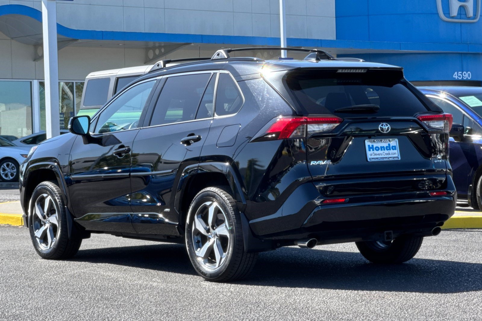 Used 2025 Toyota RAV4 SE AWD/4WD image 3