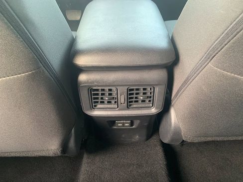 Used 2025 Toyota RAV4 XLE AWD/4WD image 15