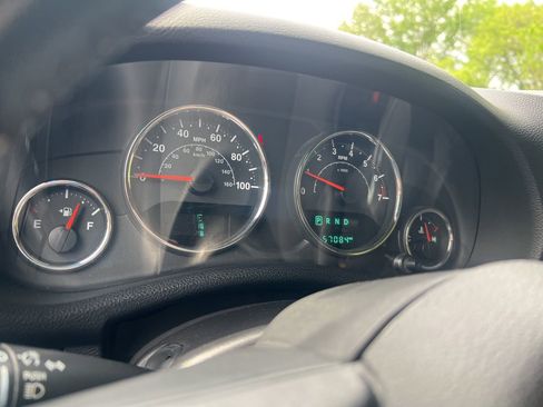 Used 2015 Jeep Wrangler Unlimited Sahara w/ Connectivity Group AWD/4WD image 25