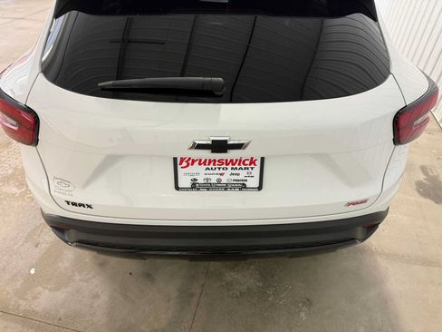Used 2024 Chevrolet Trax RS FWD image 16