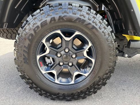 Used 2023 Jeep Gladiator Rubicon w/ LED Lighting Group image 12