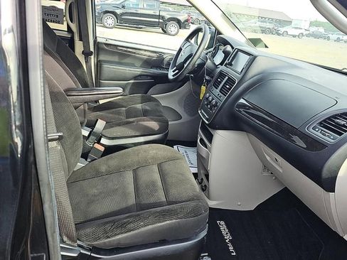 Used 2018 Dodge Grand Caravan SE FWD image 13
