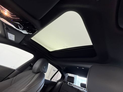 Used 2024 BMW i5 eDrive40i w/ M Sport Package image 15