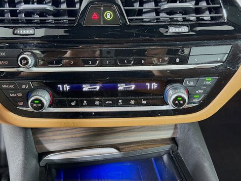 Used 2023 BMW 540i w/ Premium Package image 19