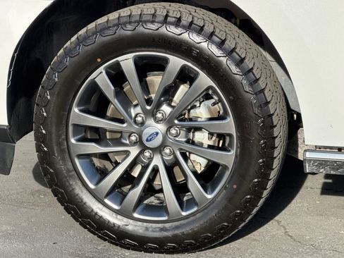 Used 2021 Ford Expedition Limited image 27