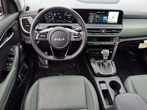 Certified 2025 Kia Seltos SX w/ SX Sunroof Package image 12