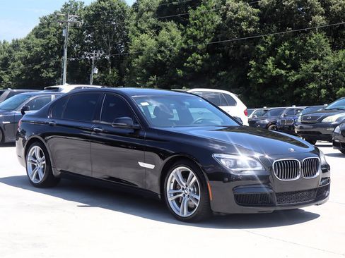 Used 2014 BMW 750Li xDrive AWD/4WD image 9