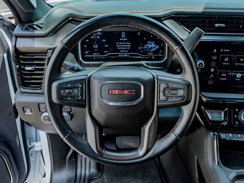 Used 2025 GMC Sierra 2500 AT4 w/ AT4 Premium Plus Package AWD/4WD image 19