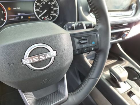 Used 2025 Nissan Rogue SV w/ SV Premium Package AWD/4WD image 21