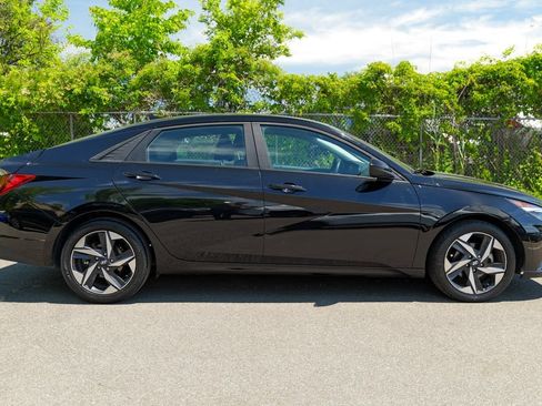 Used 2023 Hyundai Elantra SEL w/ Convenience Package FWD image 8