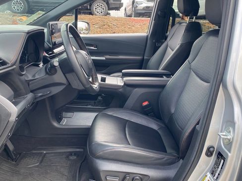 Used 2024 Toyota Sienna XSE image 5