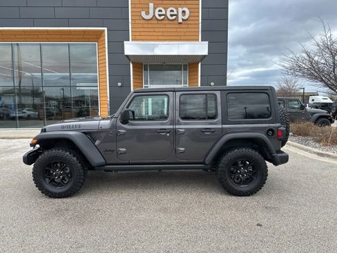 Used 2025 Jeep Wrangler Unlimited Sport AWD/4WD image 9