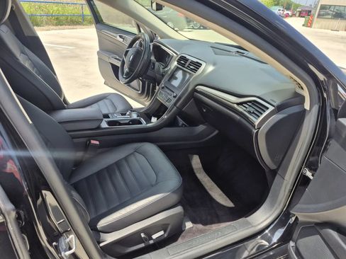 Used 2018 Ford Fusion SE w/ Fusion SE Technology Package FWD image 16