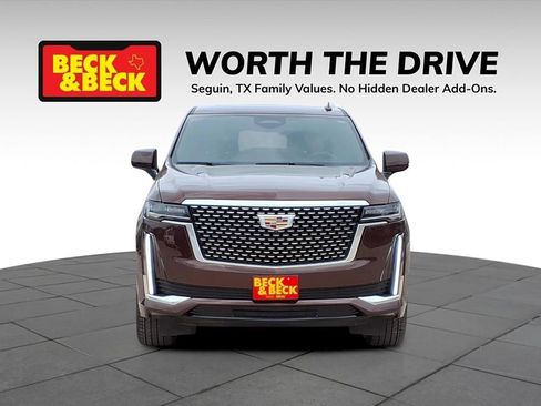 Used 2023 Cadillac Escalade Premium Luxury image 2