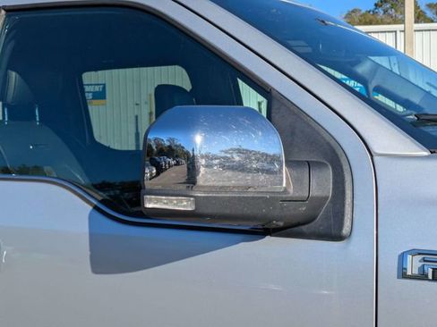 Used 2017 Ford F150 Platinum w/ Equipment Group 701A Luxury image 12