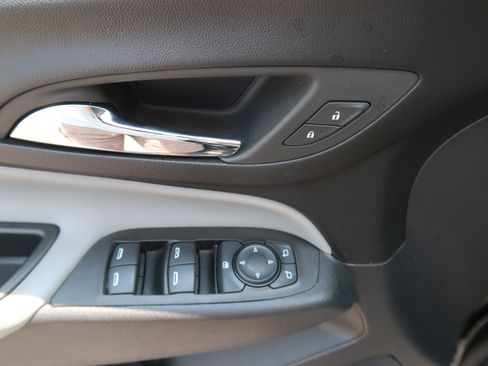 Used 2023 Chevrolet Equinox LS w/ LS Convenience Package FWD image 19