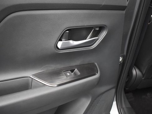 New 2026 Nissan Kicks SR w/ Cold Weather Package image 15