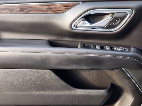 Used 2021 Chevrolet Suburban LT image 24